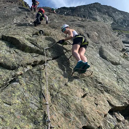 Modern 2-bedroom In Ideal Location *