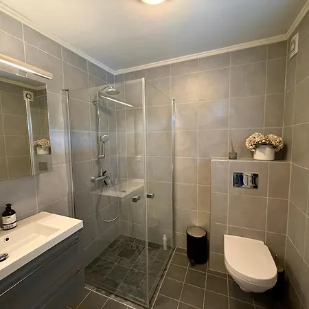 Modern 2-bedroom In Ideal Location