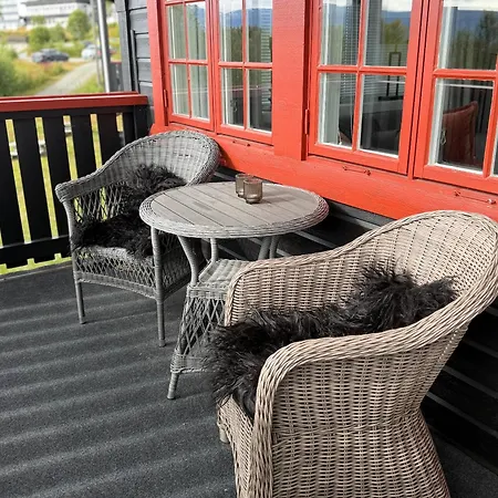 Modern 2-bedroom In Ideal Location